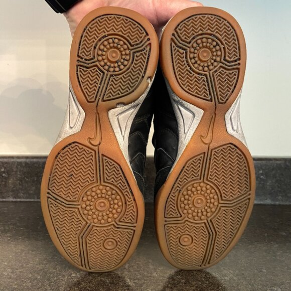 Nike Tiempo 2002 Indoor Soccer Shoes - Size 5 - Picture 7 of 10